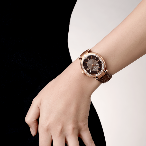 La Grande Ellipse Lady in Brown